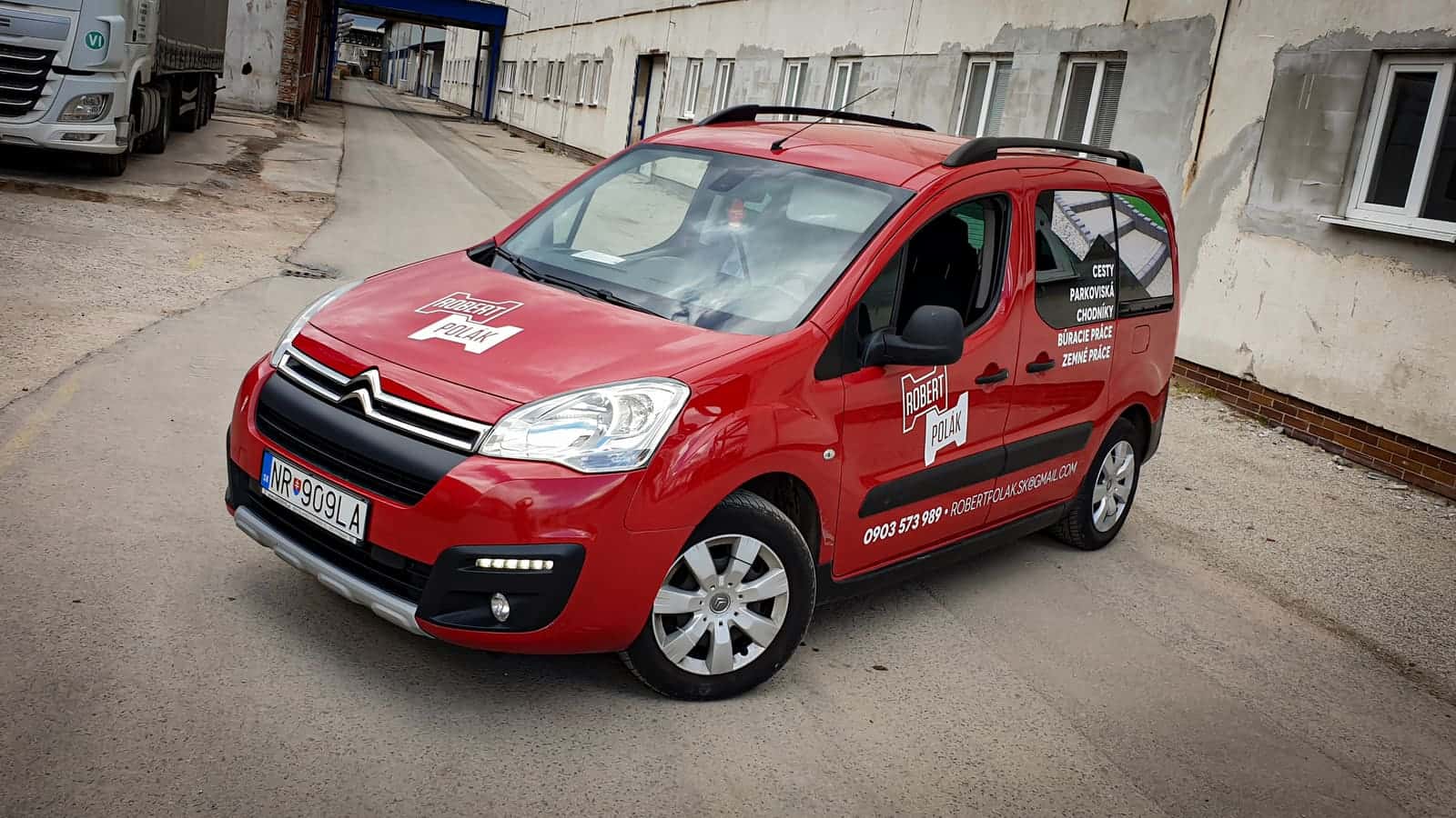 Citroën Berlingo POLÁKSTAV spredu s logom na kapote a dverách