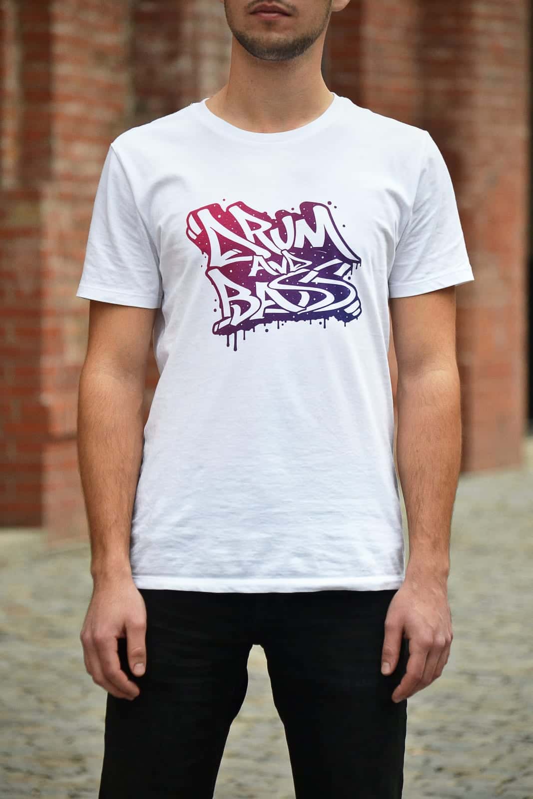 Biele tričko s graffiti potlačou Drum and Bass
